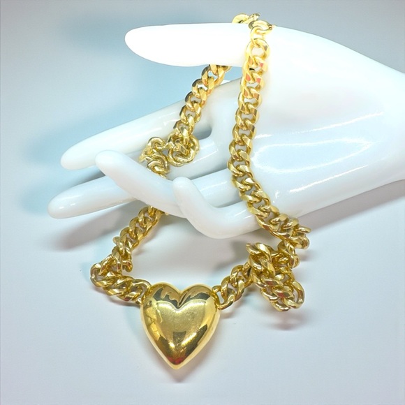 Vintage Chunky Gold Tone Curb Chain & Heart Necklace - Picture 3 of 10